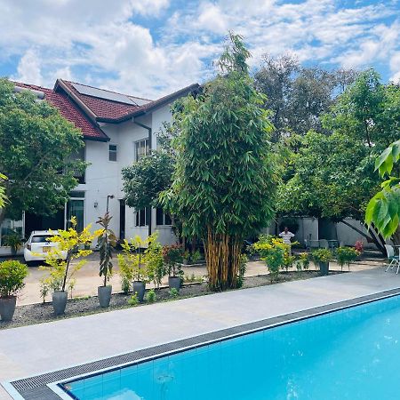 Aradhana Airport Transit Hotel カトゥナカヤ エクステリア 写真