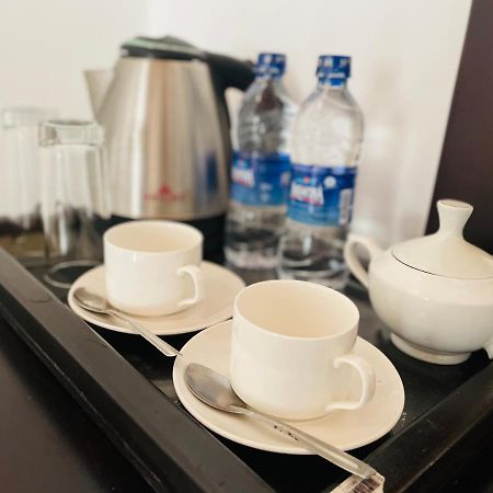 Aradhana Airport Transit Hotel カトゥナカヤ エクステリア 写真
