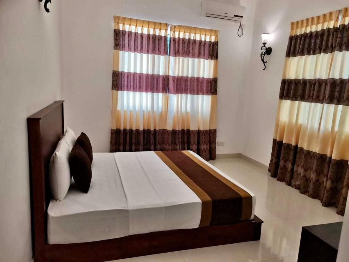 Aradhana Airport Transit Hotel カトゥナカヤ エクステリア 写真