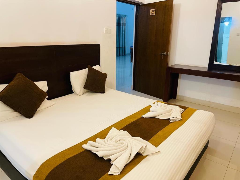 Aradhana Airport Transit Hotel カトゥナカヤ エクステリア 写真