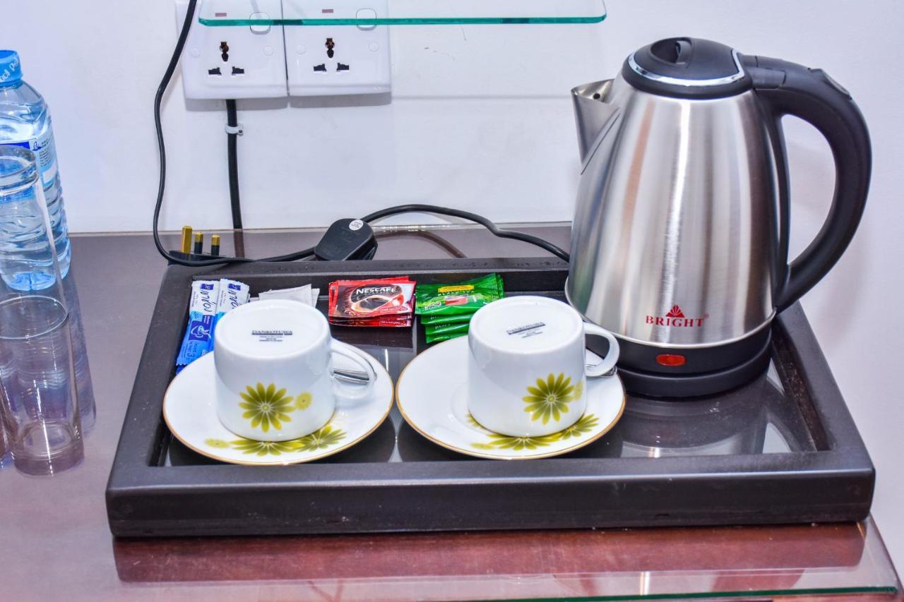 Aradhana Airport Transit Hotel カトゥナカヤ エクステリア 写真